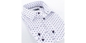 Biała koszula Comen z długim rękawem i wzorem w granatowe muszle