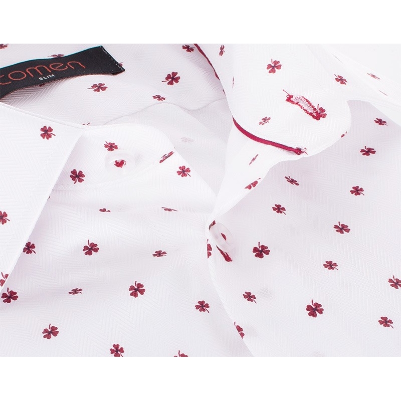 Koszula Comen z krótkim rękawem - biała w jodełkę ze wzorem w czerwone koniczyny