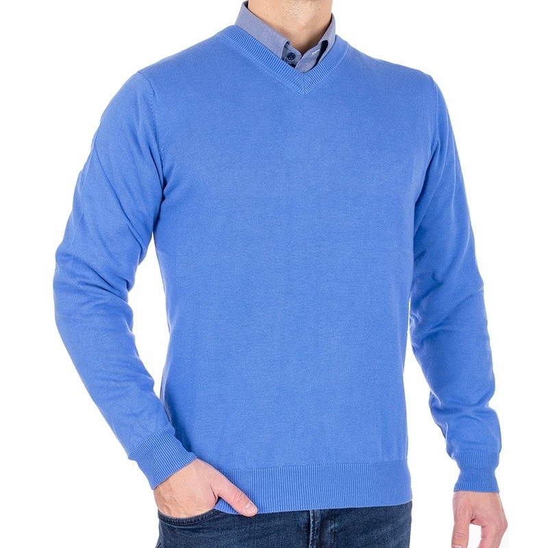 Błękitny sweter bawełniany Adriano Guinari - dekolt w szpic