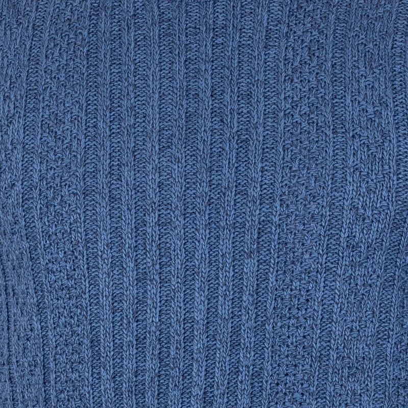 Sweter Lidos 4523 pod szyję z ozdobnym splotem w kolorze jeansowym