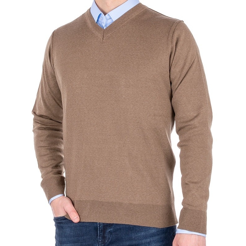 Jasnobrązowy wełniany sweter w szpic Trikko
