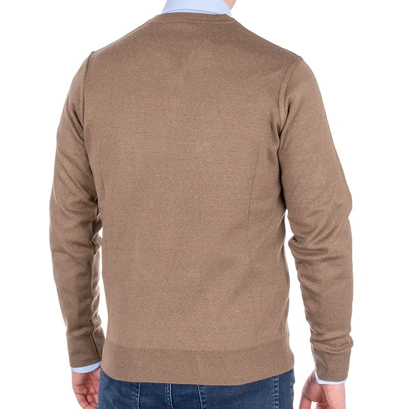 Jasnobrązowy wełniany sweter w szpic Trikko